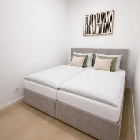 아파트 Quiet & Modern Absolute Flat With Terrace *