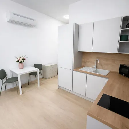 아파트 Quiet & Modern Absolute Flat With Terrace